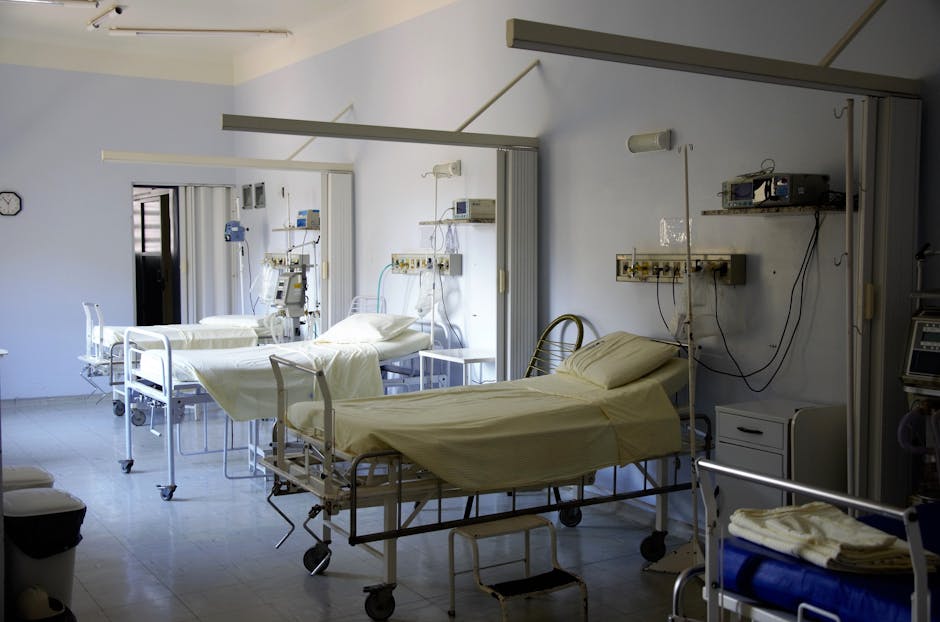 Sala hospitalaria equipada, imagen representativa de cobertura médica y seguros de salud.